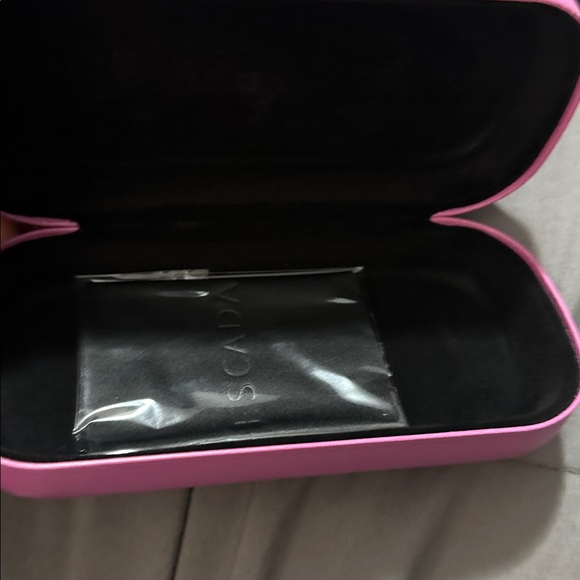 ESCADA - Picture 3 of 8